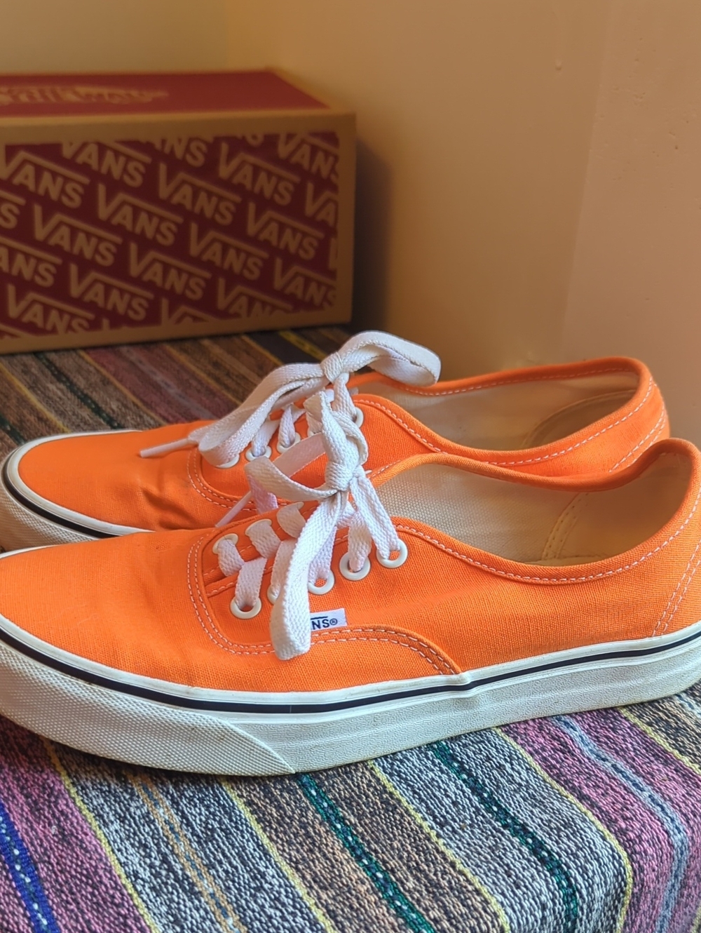 VANS Classic bright orange Size 9W/40EU